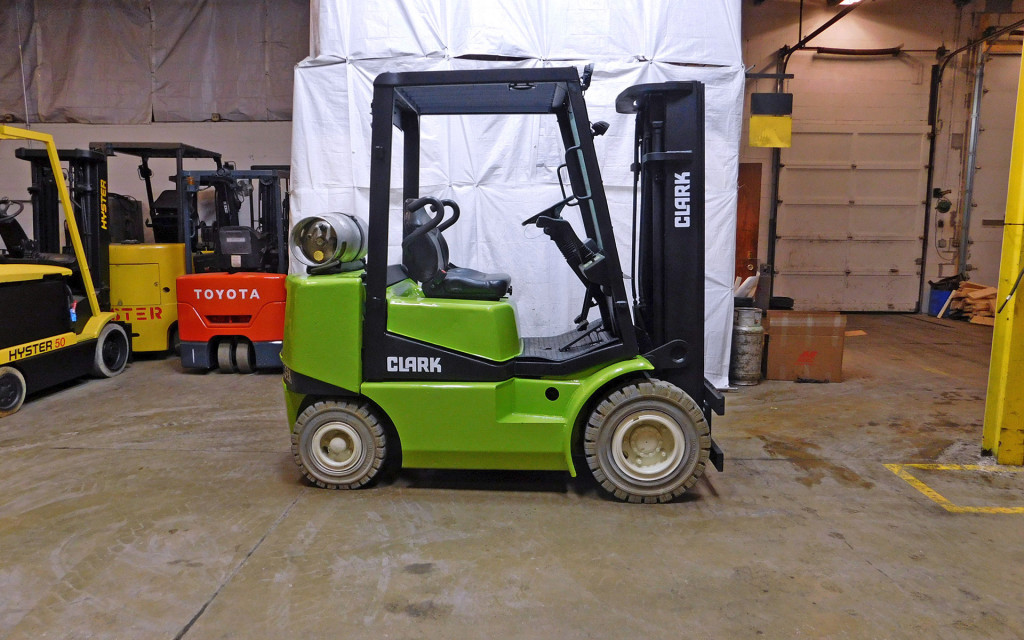 2000 Clark CGP25 Forklift on Sale in Minnesota