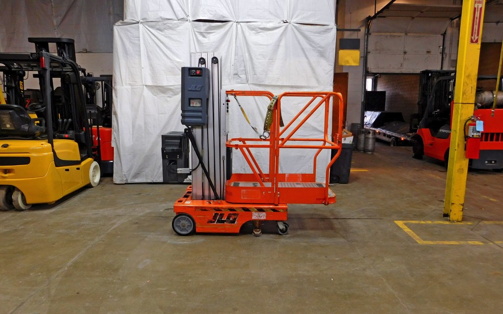  2000 JLG 15SP PErsonal Lift on Sale in Minnesota